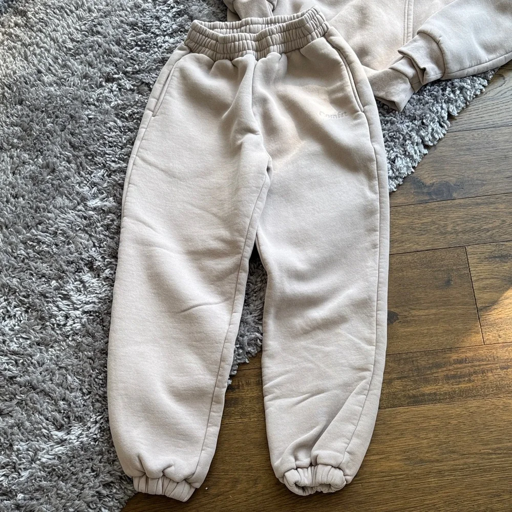 Comfrt Beige Hoodie and Sweatpants Set - Picture 5 of 8